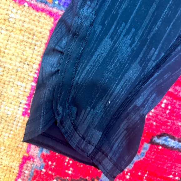 LULULEMON grey/black cropped printed leggings sz 6 - Picture 5 of 9